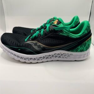 SAUCONY Kinvara 11 “St. Patrick’s Day” Black Green Women’s Running Shoes Sz 9.5